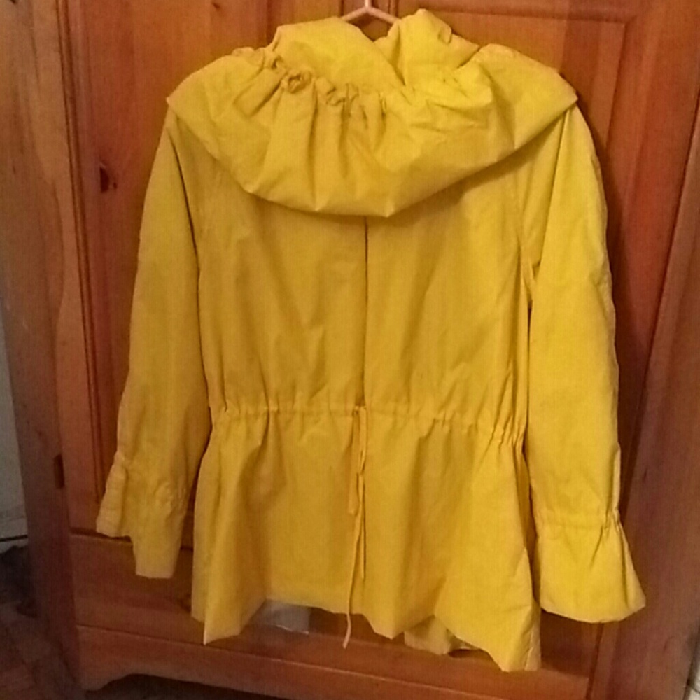 Preta Lobue yellow raincoat, Size M